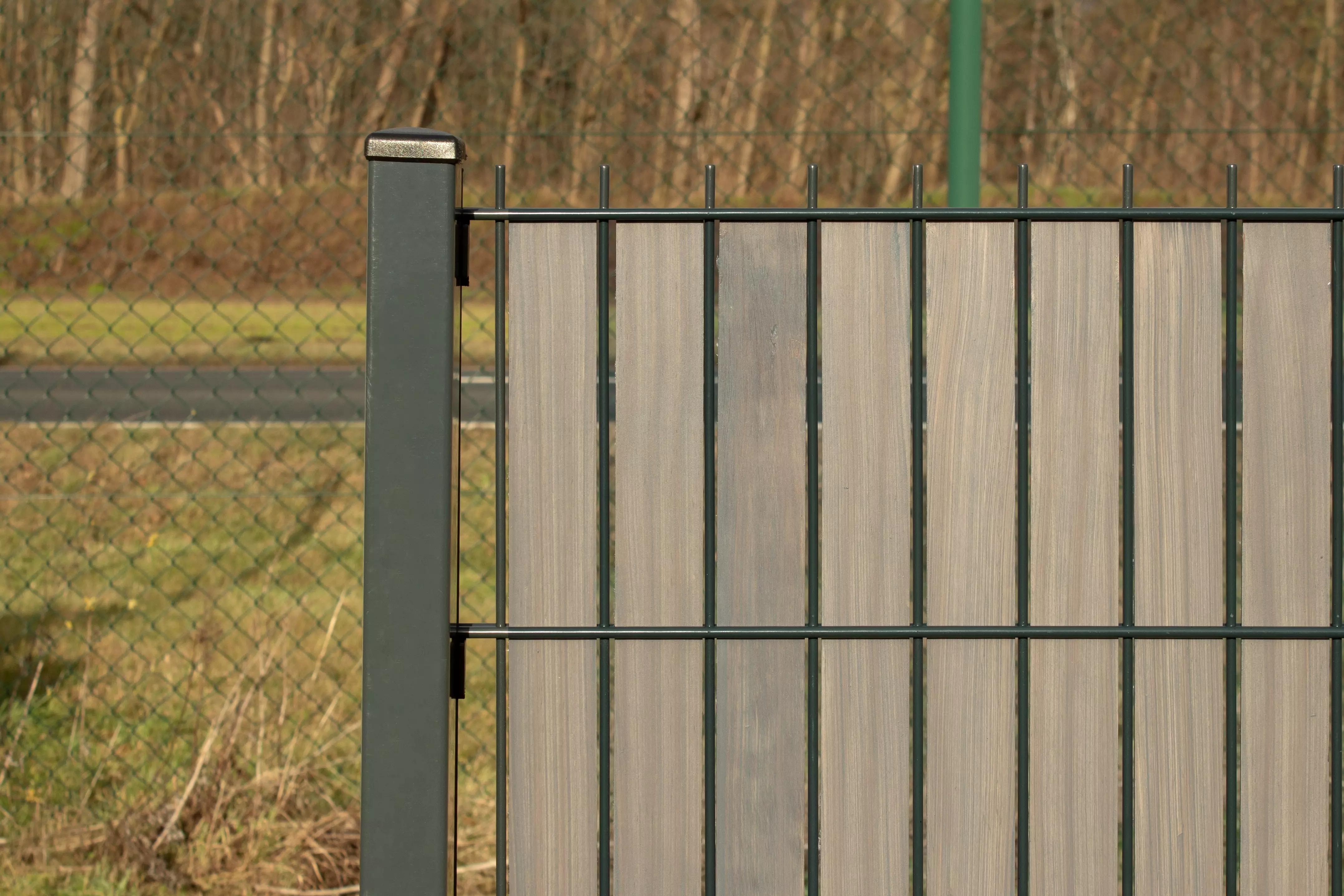 Accoya® Sichtschutz aus Holz Typ vergraut für Doppelstabmatten