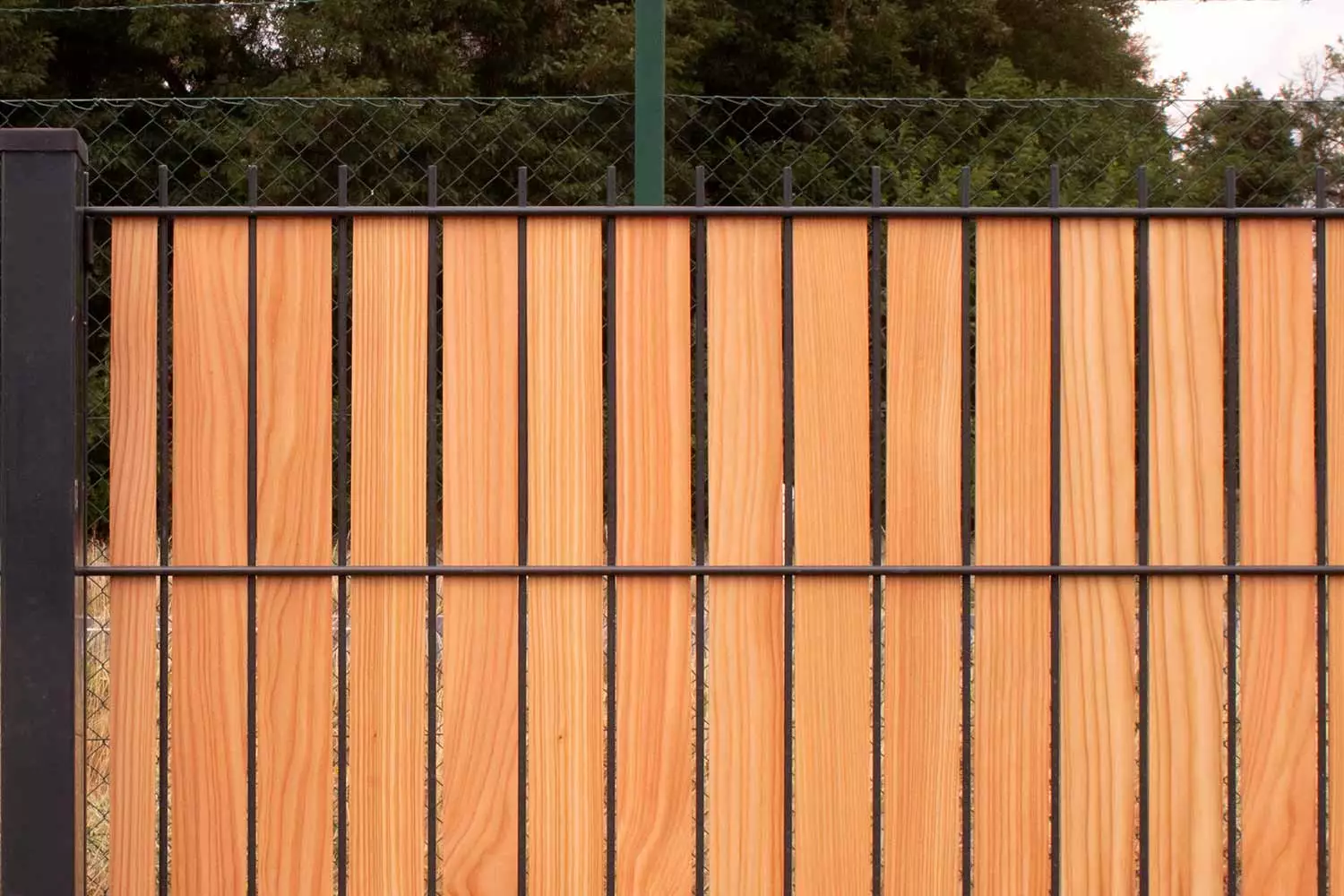 High-quality larch privacy screen for double rod mats